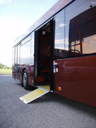 MAZ-203 - barra-ônibus confortável multi-assento de três portas da cidade