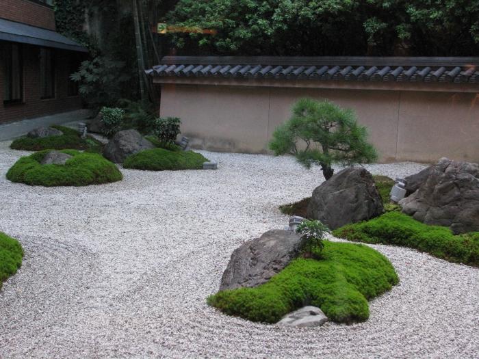 Jardim japonês de pedras: uma decoração de paisagem digna