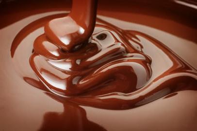 derreta o chocolate em banho-maria