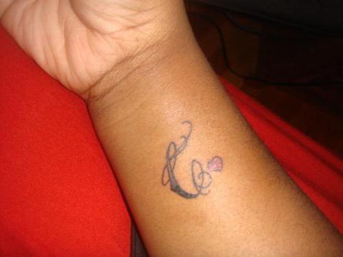 O que pode significar uma tatuagem com a letra "C"