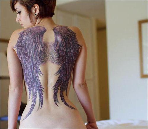 asas de tatuagem na foto de trás