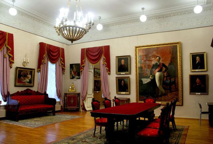 O maior museu de Yaroslavl - o Museu de Arte