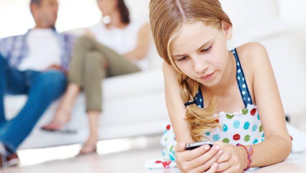 Como escolher um telefone celular para uma criança?